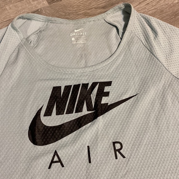 Nike tshirt - Picture 2 of 4